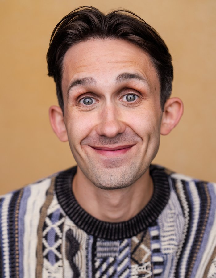 Steven Roberts (Harry)